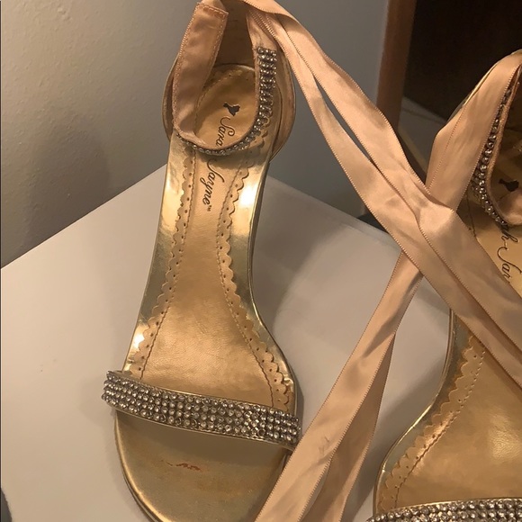 Formal jewel and ribbon heels - Picture 5 of 7